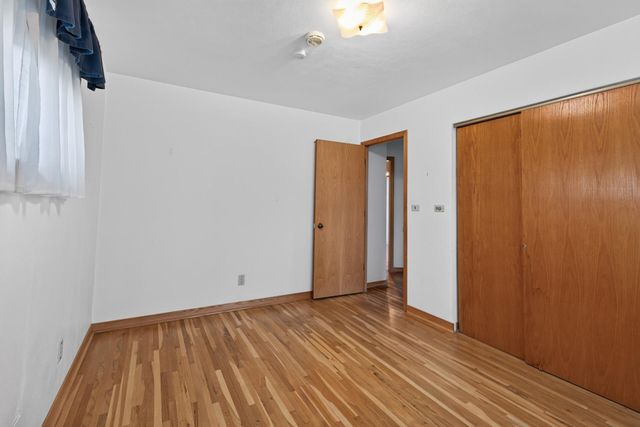 1586 Idaho Avenue E, Saint Paul, MN 55106