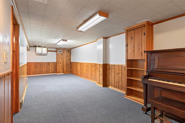 1586 Idaho Avenue E, Saint Paul, MN 55106