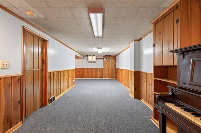 1586 Idaho Avenue E, Saint Paul, MN 55106
