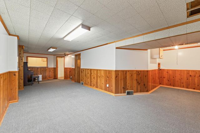1586 Idaho Avenue E, Saint Paul, MN 55106