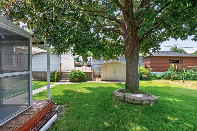 1586 Idaho Avenue E, Saint Paul, MN 55106
