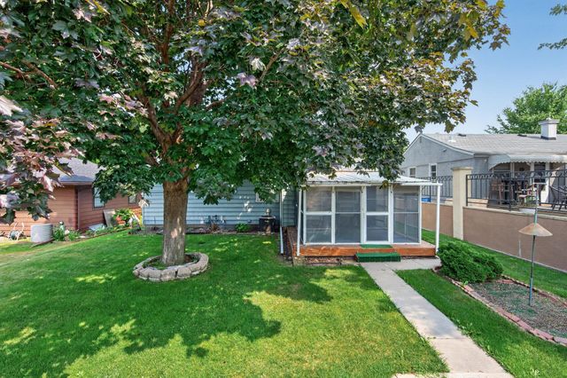 1586 Idaho Avenue E, Saint Paul, MN 55106
