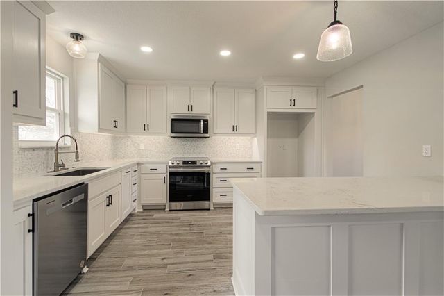 14401 NW 67th Street, Parkville, MO 64152