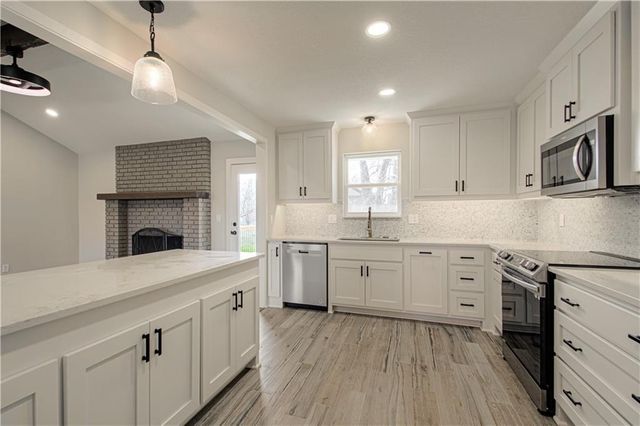 14401 NW 67th Street, Parkville, MO 64152