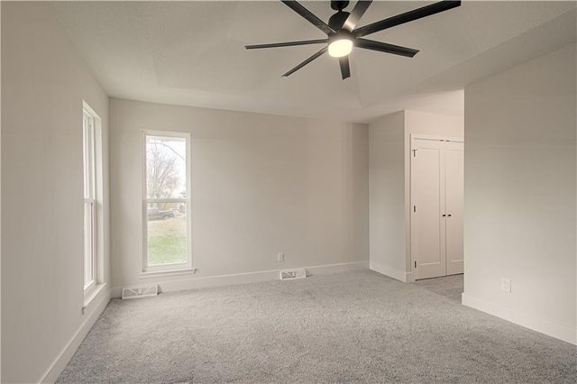 14401 NW 67th Street, Parkville, MO 64152
