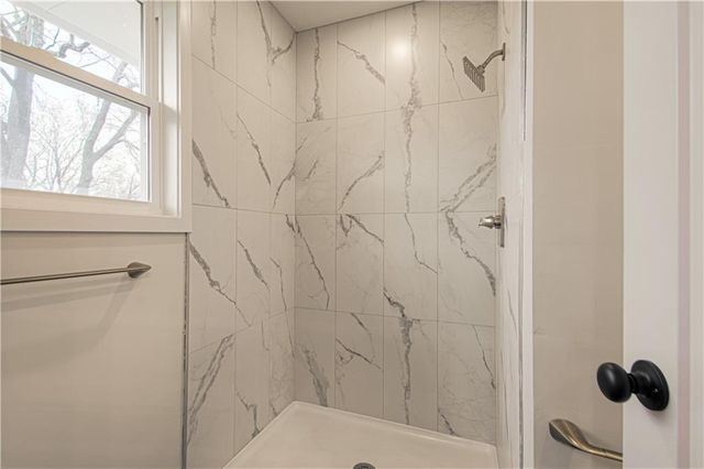 14401 NW 67th Street, Parkville, MO 64152