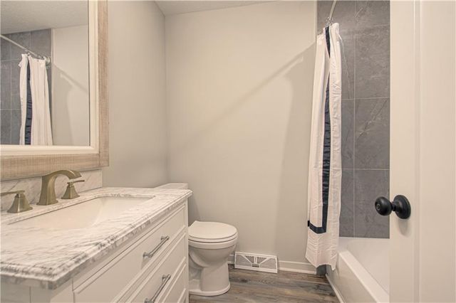 14401 NW 67th Street, Parkville, MO 64152