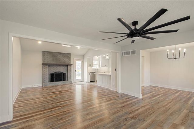 14401 NW 67th Street, Parkville, MO 64152