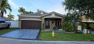 4572 SW 14th St, Deerfield Beach, FL 33442