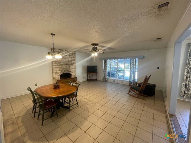 1304 W Avenue B, Lampasas, TX 76550