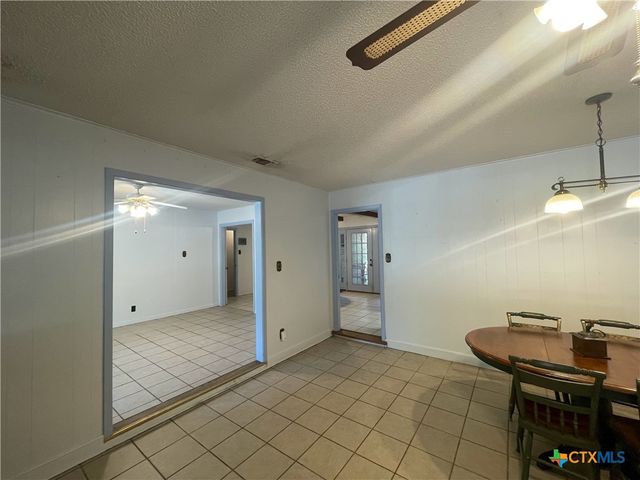 1304 W Avenue B, Lampasas, TX 76550