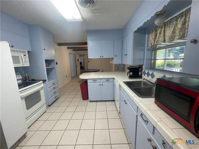 1304 W Avenue B, Lampasas, TX 76550