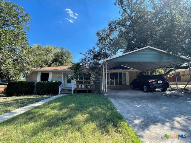 1304 W Avenue B, Lampasas, TX 76550