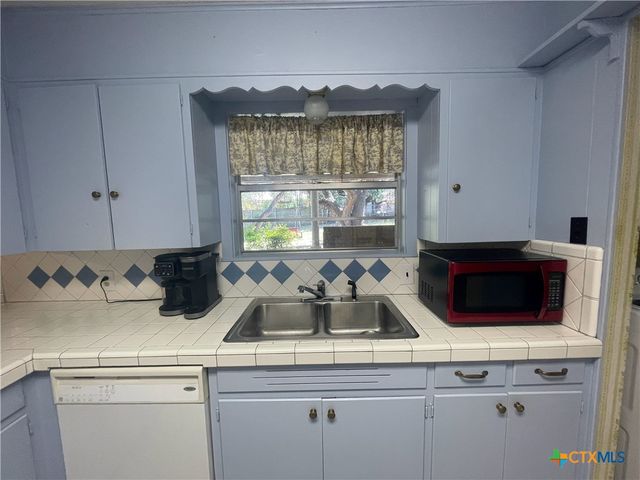 1304 W Avenue B, Lampasas, TX 76550