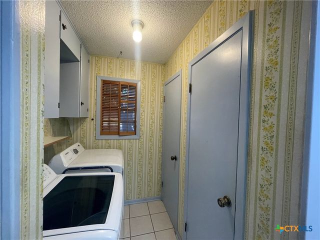 1304 W Avenue B, Lampasas, TX 76550