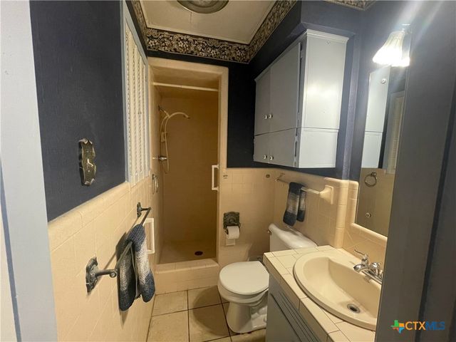 1304 W Avenue B, Lampasas, TX 76550