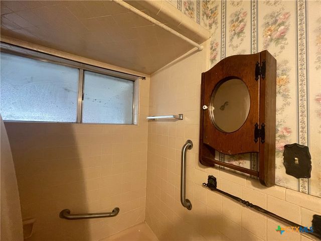 1304 W Avenue B, Lampasas, TX 76550