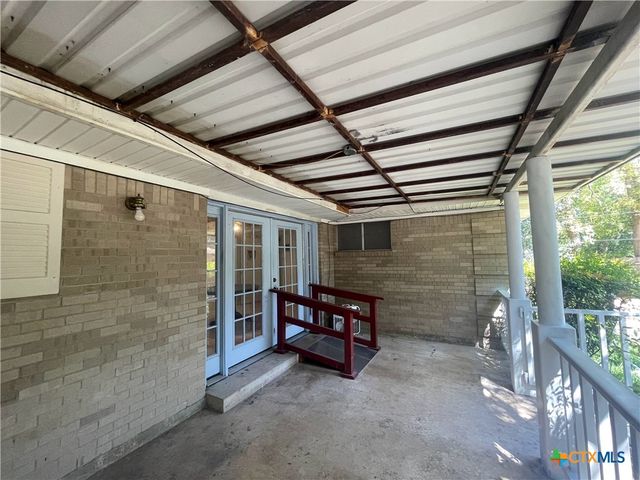 1304 W Avenue B, Lampasas, TX 76550
