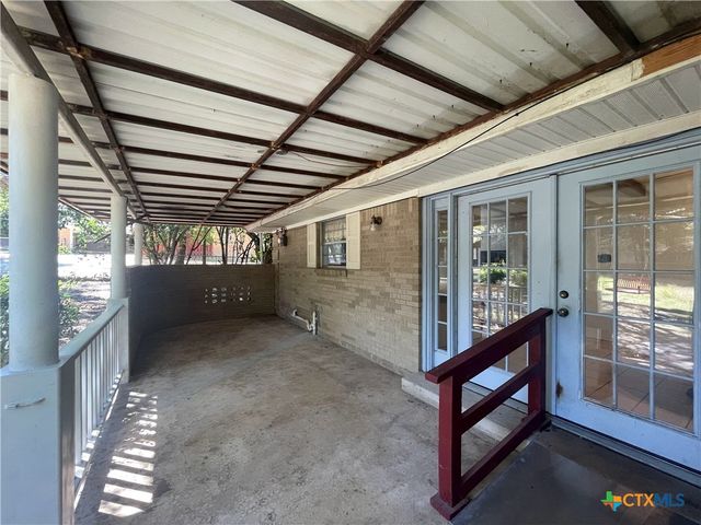 1304 W Avenue B, Lampasas, TX 76550