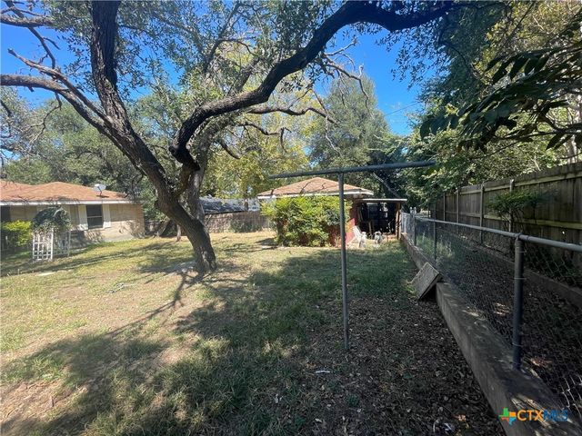 1304 W Avenue B, Lampasas, TX 76550