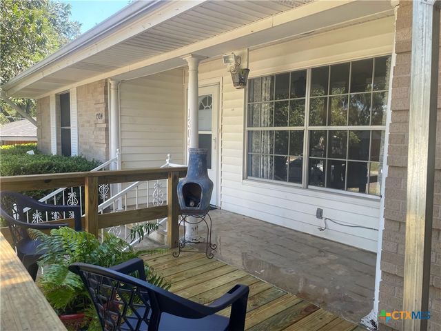 1304 W Avenue B, Lampasas, TX 76550