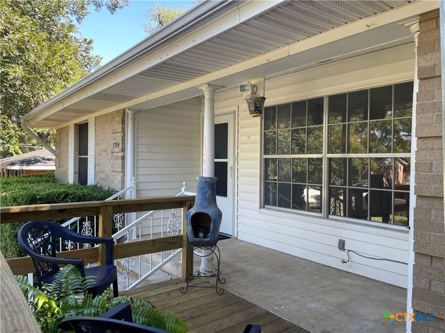 1304 W Avenue B, Lampasas, TX 76550