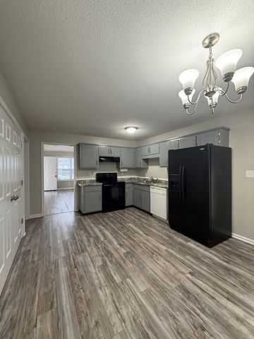 1905 Timberline Cir, Oak Grove, KY 42262