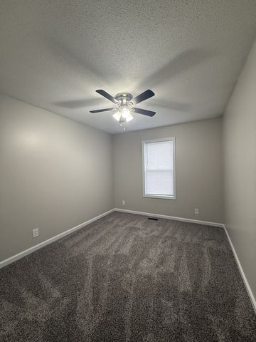 1905 Timberline Cir, Oak Grove, KY 42262