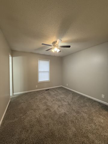 1905 Timberline Cir, Oak Grove, KY 42262