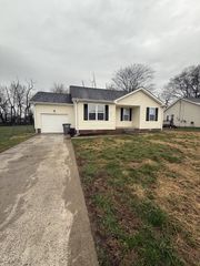 1905 Timberline Cir, Oak Grove, KY 42262