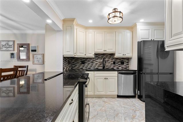 329 SE 3rd St 105T, Hallandale Beach, FL 33009