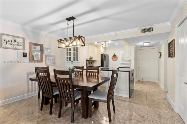 329 SE 3rd St 105T, Hallandale Beach, FL 33009