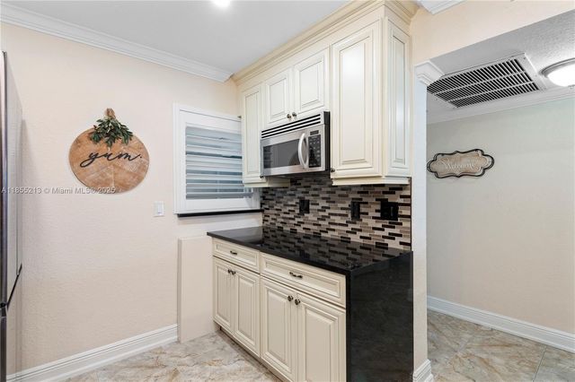 329 SE 3rd St 105T, Hallandale Beach, FL 33009