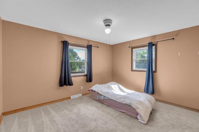 6432 Zealand Avenue N, Brooklyn Park, MN 55428