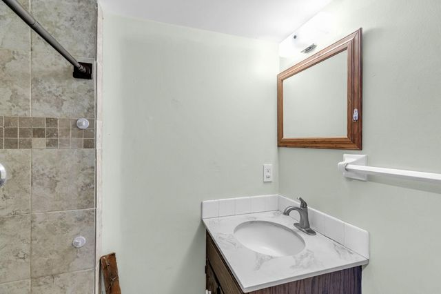 6432 Zealand Avenue N, Brooklyn Park, MN 55428