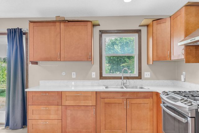 6432 Zealand Avenue N, Brooklyn Park, MN 55428