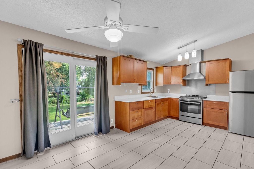 6432 Zealand Avenue N, Brooklyn Park, MN 55428 — photo 5