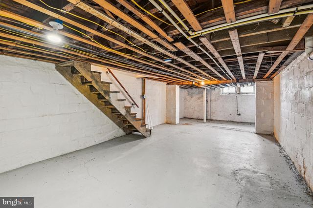 19 N HILTON ST, Baltimore, MD 21229