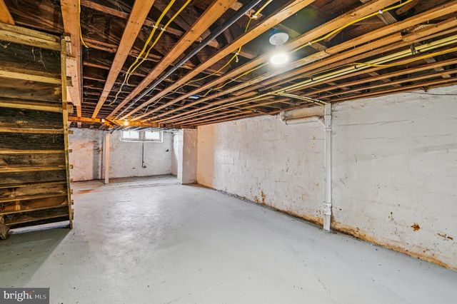 19 N HILTON ST, Baltimore, MD 21229