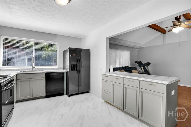 37 E Welwood Drive, Savannah, GA 31419