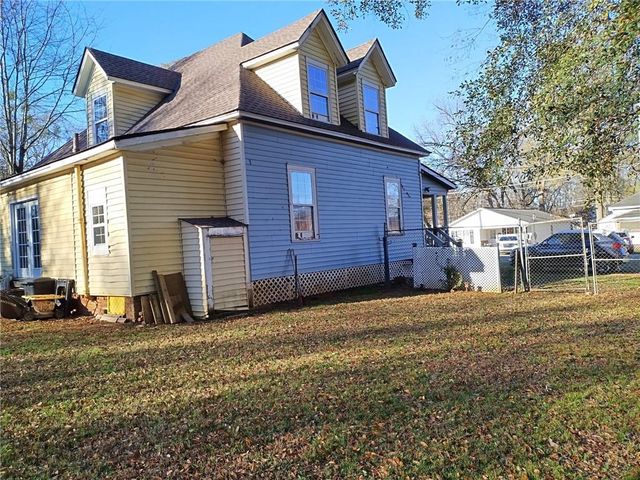 209 Gordon Avenue, Calhoun, GA 30701