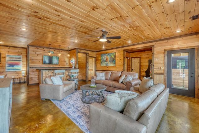 514 Browns Cove Road, Blue Ridge, GA 30513