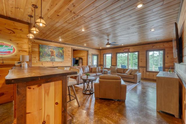 514 Browns Cove Road, Blue Ridge, GA 30513
