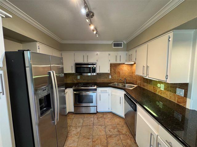 10220 Memorial Drive L155, Houston, TX 77024