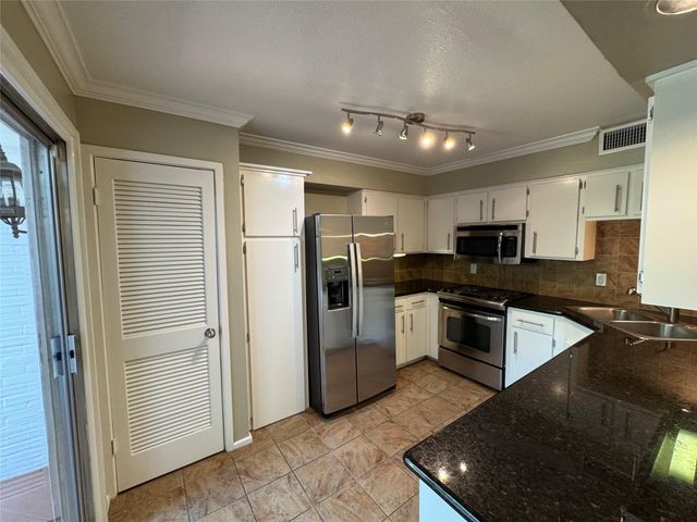 10220 Memorial Drive L155, Houston, TX 77024