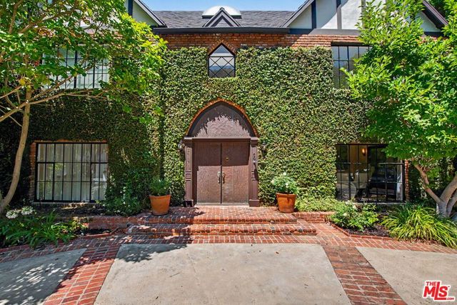 2411 Benedict Canyon Drive, Beverly Hills, CA 90210