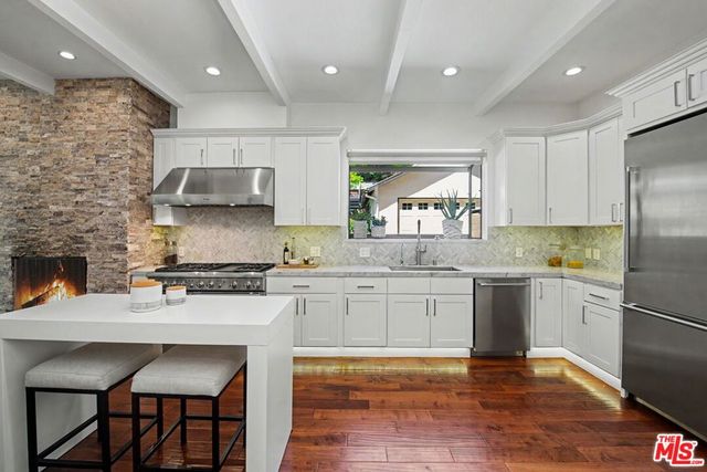 2411 Benedict Canyon Drive, Beverly Hills, CA 90210