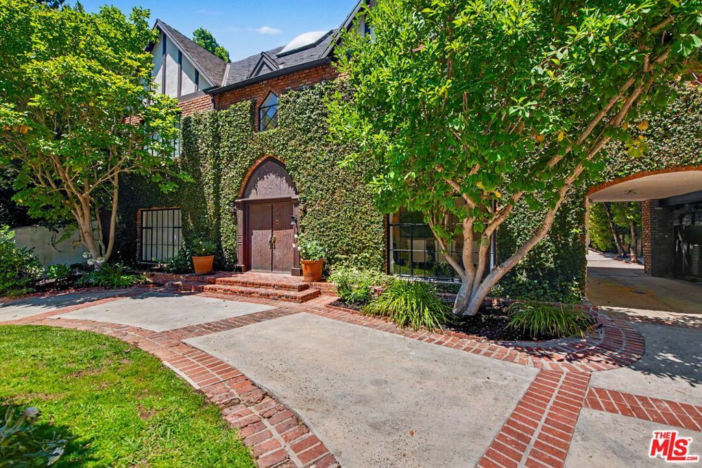2411 Benedict Canyon Drive, Beverly Hills, CA 90210