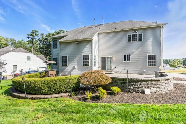 22 Forest Lane, Monroe, NJ 08831