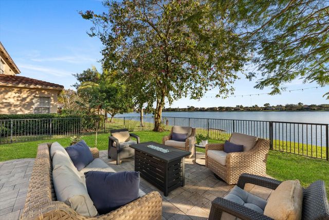 10712 Willow Oak Court, Wellington, FL 33414